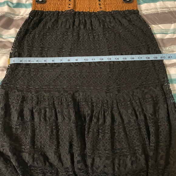 Beautiful black lace skirt - Picture 6 of 6